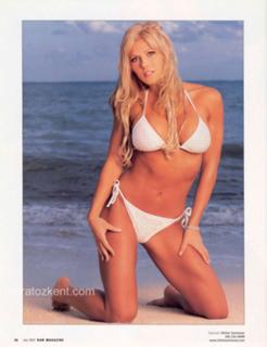 Torrie Wilson feet photo thumbnail