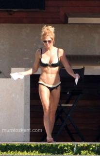 Torrie Wilson feet photo thumbnail