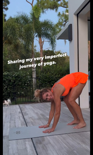 Torrie Wilson feet photo thumbnail