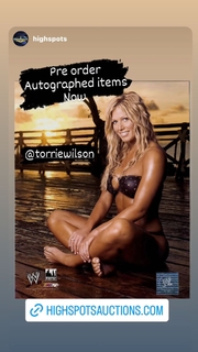 Torrie Wilson feet photo thumbnail