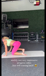 Torrie Wilson feet photo thumbnail