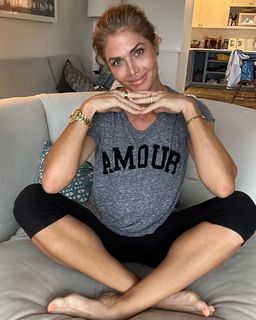 Torrie Wilson feet photo thumbnail