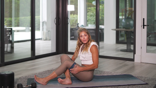 Torrie Wilson feet photo thumbnail
