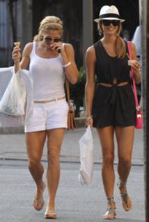 Torrie Wilson feet photo thumbnail