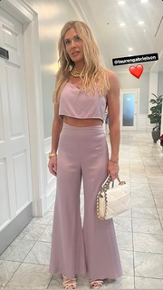 Torrie Wilson feet photo thumbnail