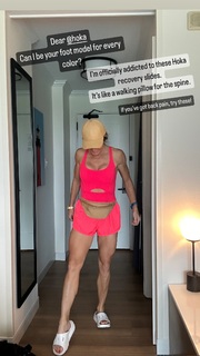 Torrie Wilson feet photo thumbnail