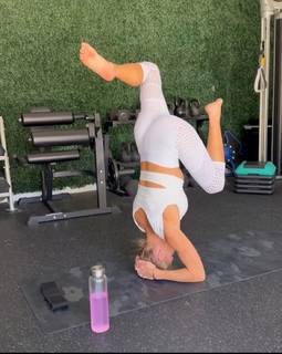 Torrie Wilson feet photo thumbnail