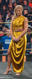 Torrie Wilson feet photo thumbnail