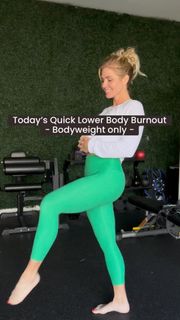 Torrie Wilson feet photo thumbnail