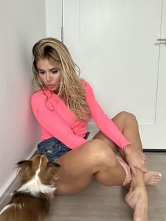 Torrie Wilson feet photo thumbnail