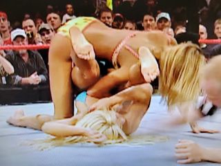 Torrie Wilson feet photo thumbnail