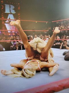 Torrie Wilson feet photo thumbnail