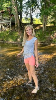 Torrie Wilson feet photo thumbnail