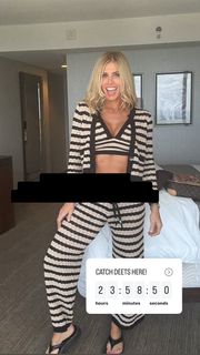 Torrie Wilson feet photo thumbnail