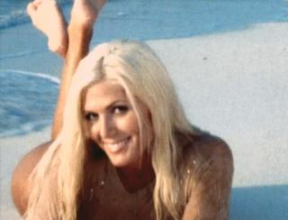 Torrie Wilson feet photo thumbnail