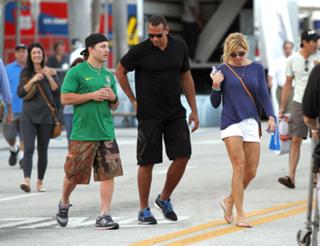Torrie Wilson feet photo thumbnail