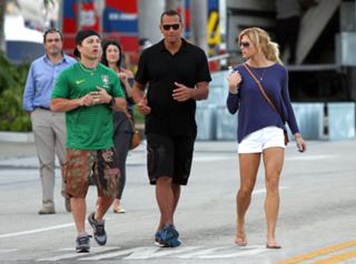 Torrie Wilson feet photo thumbnail