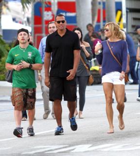 Torrie Wilson feet photo thumbnail