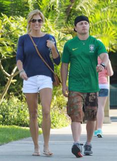 Torrie Wilson feet photo thumbnail