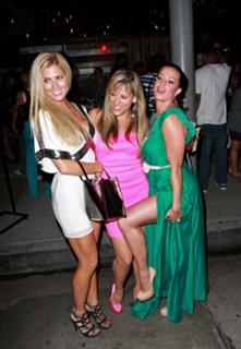 Torrie Wilson feet photo thumbnail