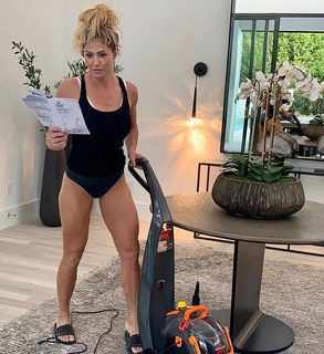 Torrie Wilson feet photo thumbnail