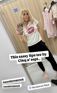 Torrie Wilson feet photo thumbnail