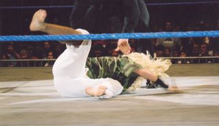 Torrie Wilson feet photo thumbnail