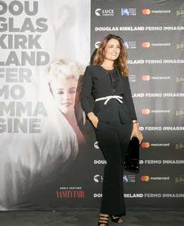 Tosca D'Aquino feet photo 9