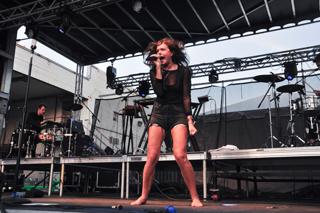 Tove Lo feet photo thumbnail