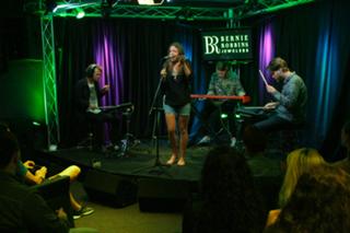 Tove Lo feet photo thumbnail