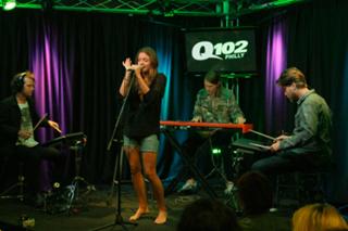 Tove Lo feet photo thumbnail