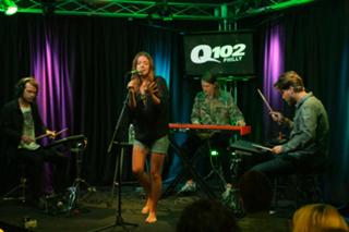 Tove Lo feet photo thumbnail