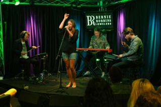 Tove Lo feet photo thumbnail