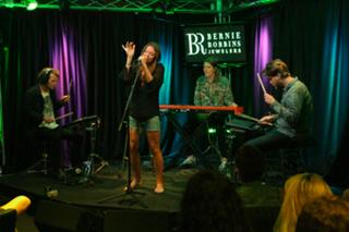 Tove Lo feet photo thumbnail