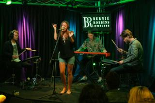 Tove Lo feet photo thumbnail