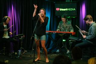 Tove Lo feet photo thumbnail