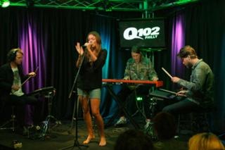 Tove Lo feet photo thumbnail