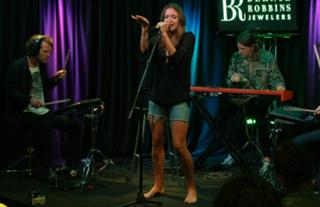 Tove Lo feet photo thumbnail