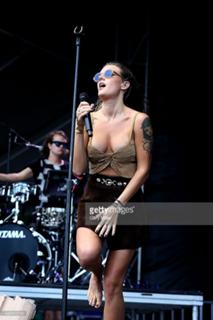 Tove Lo feet photo thumbnail