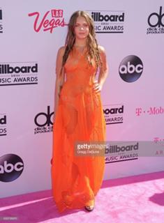 Tove Lo feet photo thumbnail