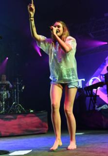 Tove Lo feet photo thumbnail