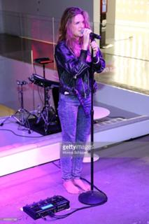 Tove Lo feet photo thumbnail