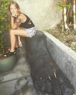 Tove Lo feet photo thumbnail