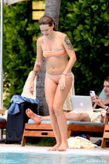 Tove Lo feet photo thumbnail