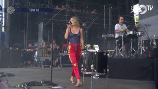 Tove Lo feet photo thumbnail
