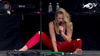 Tove Lo feet photo thumbnail