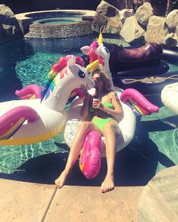 Tove Lo feet photo thumbnail