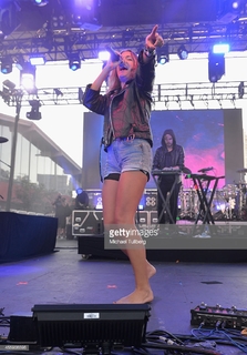 Tove Lo feet photo thumbnail