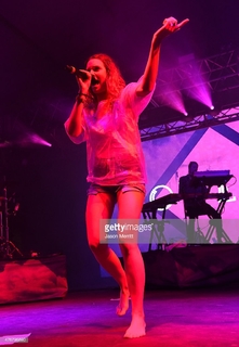 Tove Lo feet photo thumbnail