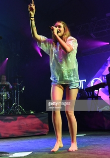 Tove Lo feet photo thumbnail